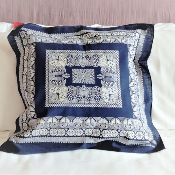 Navy Bandana on Red Cotton 20 x 20 Accent Throw Pillow NEW - Picture 8 of 11